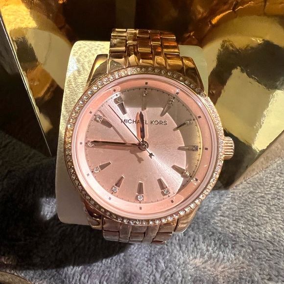 Michael Kors Watch with bracelets - Picture 2 of 8